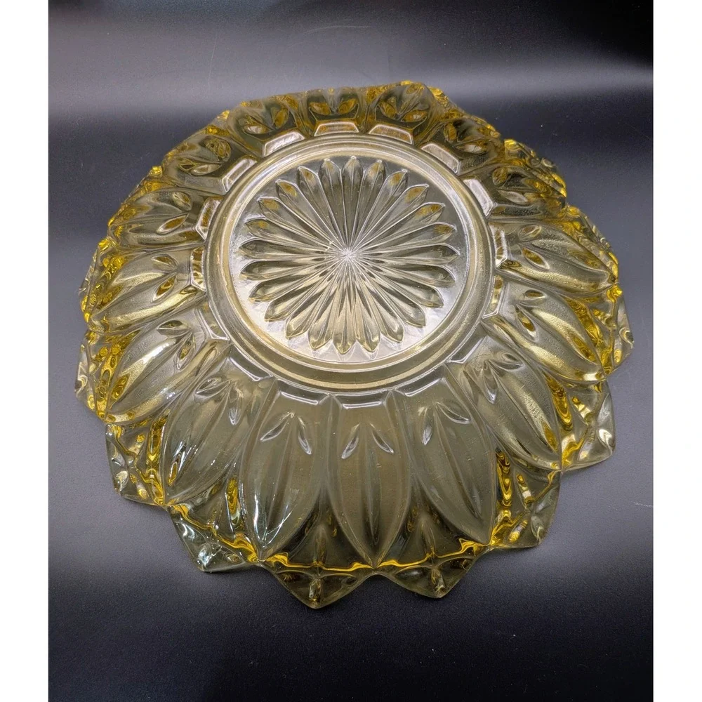 Vintage Carnival FEDERAL GLASS Yellow Flower Petal Pattern Bowl